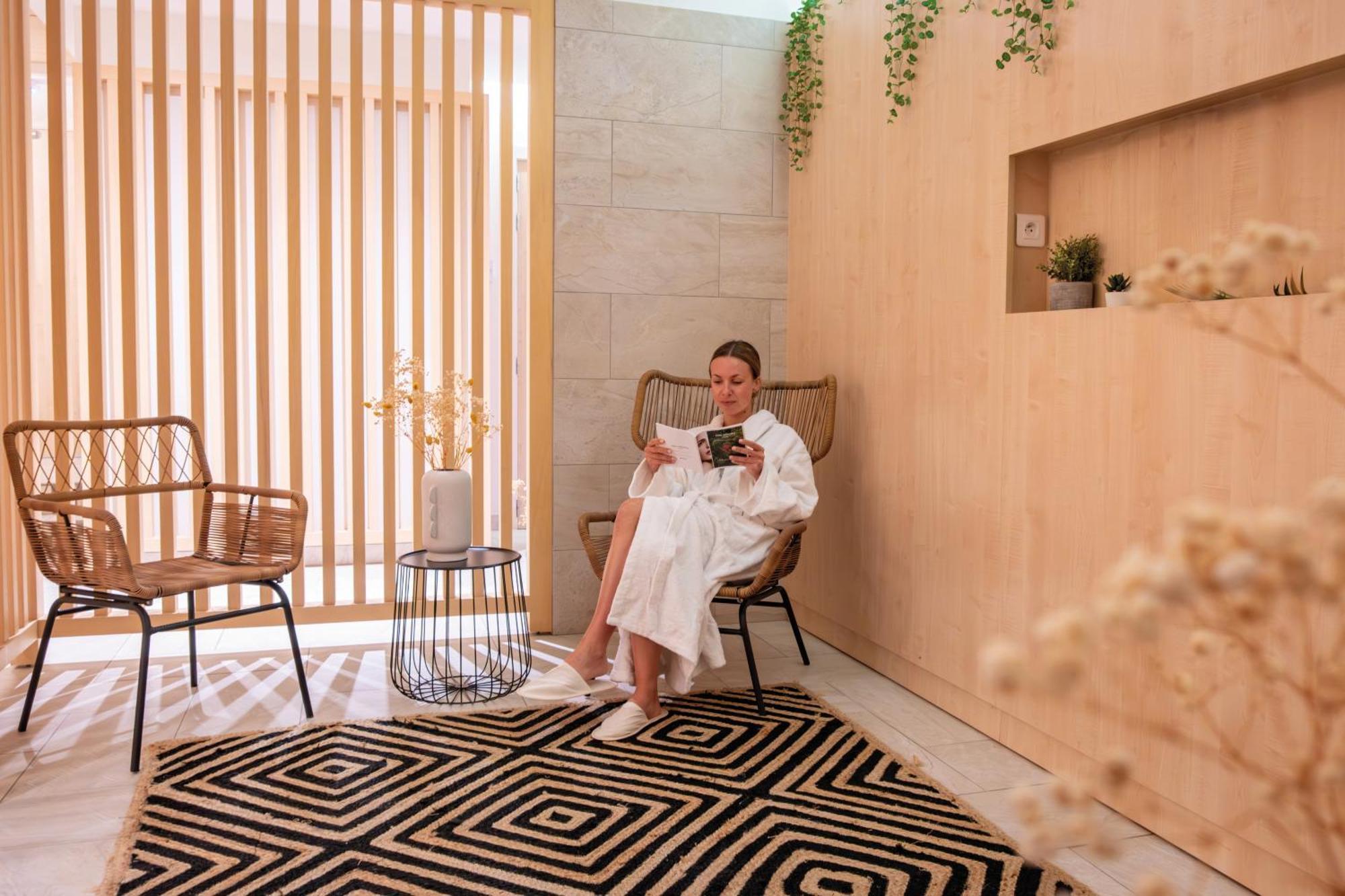 Hotel Helios & Spa - Ile Des Embiez Six-Fours-les-Plages Exteriör bild