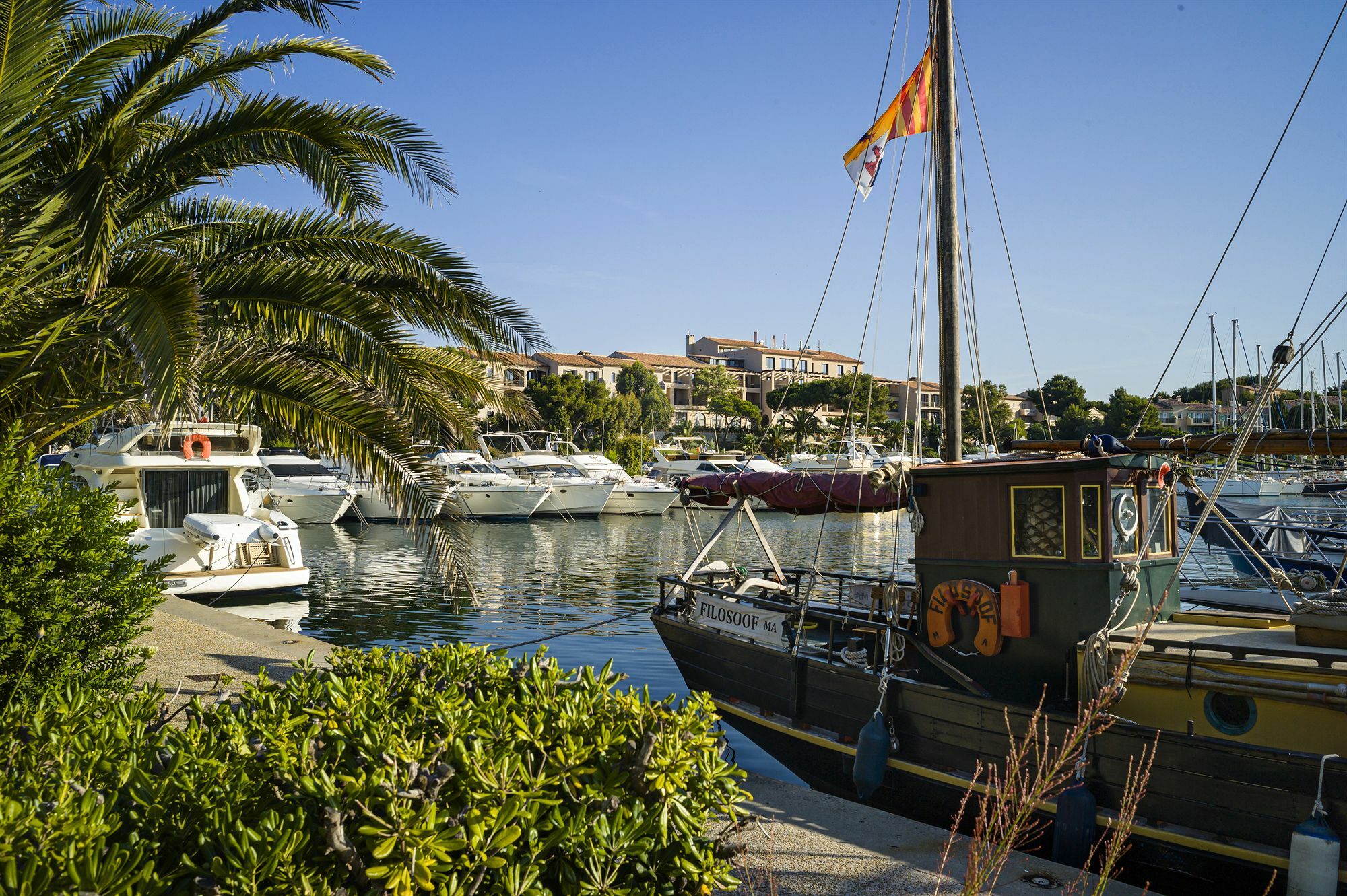 Hotel Helios & Spa - Ile Des Embiez Six-Fours-les-Plages Exteriör bild